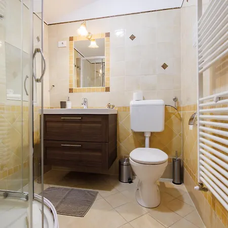 Hisa Jakob 아파트 *