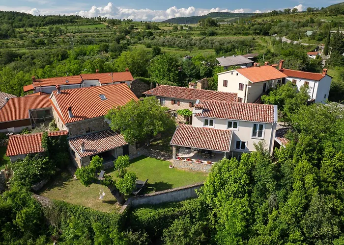 Hisa Jakob アパート Črni Kal